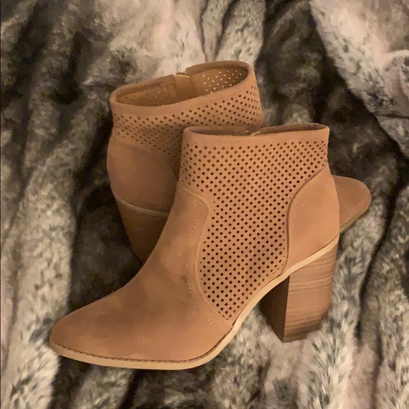 Universal Thread Brown Booties - Picture 1 of 5